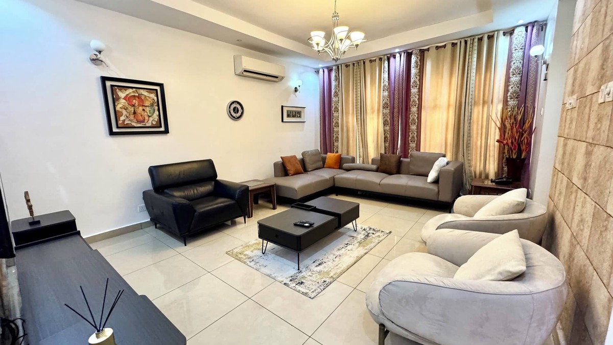 Utako House | 4 BEDROOM DUPLEX WITH POOL, GYM, WIFI, 24 Hrs LIT IN A SECURED ESTATE UtakoAbuja
