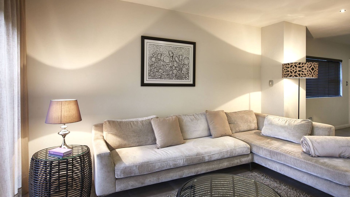 Greater Johannesburg Metropolitan Area Apartment | 4 Bedroom Executive Apartment with three king and 1 twin bed in Sandton CBD