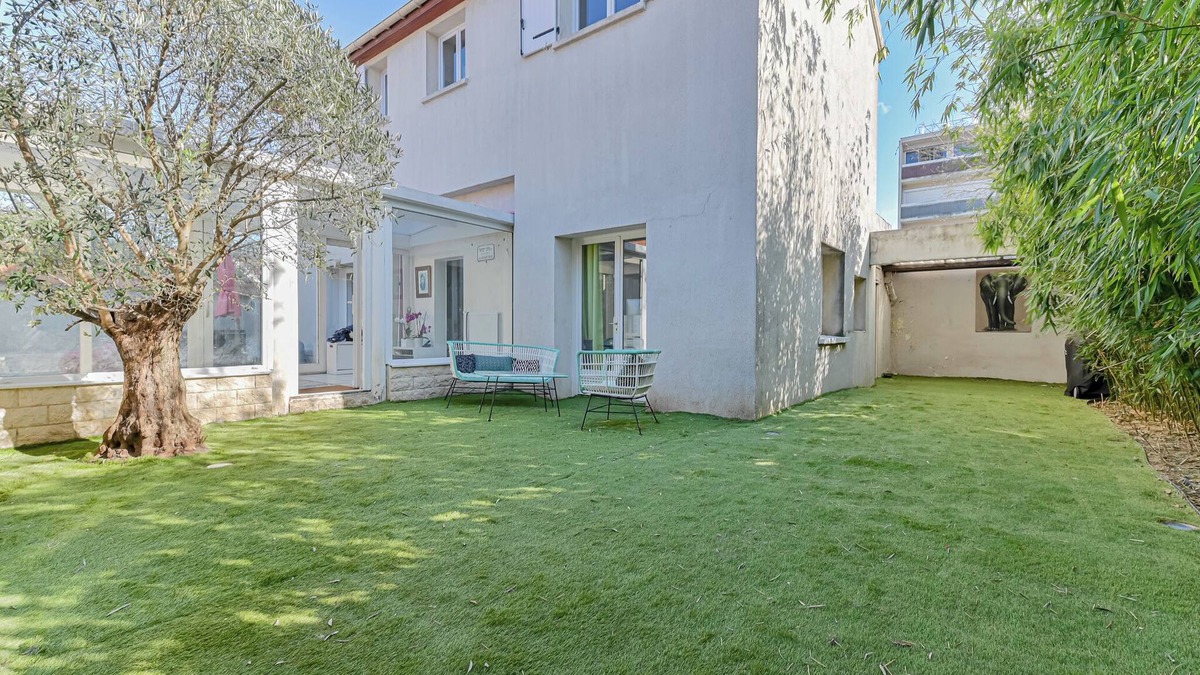 Adamville House | 4 Bedroom Private vacation home in Saint-Maur-des-Fossés