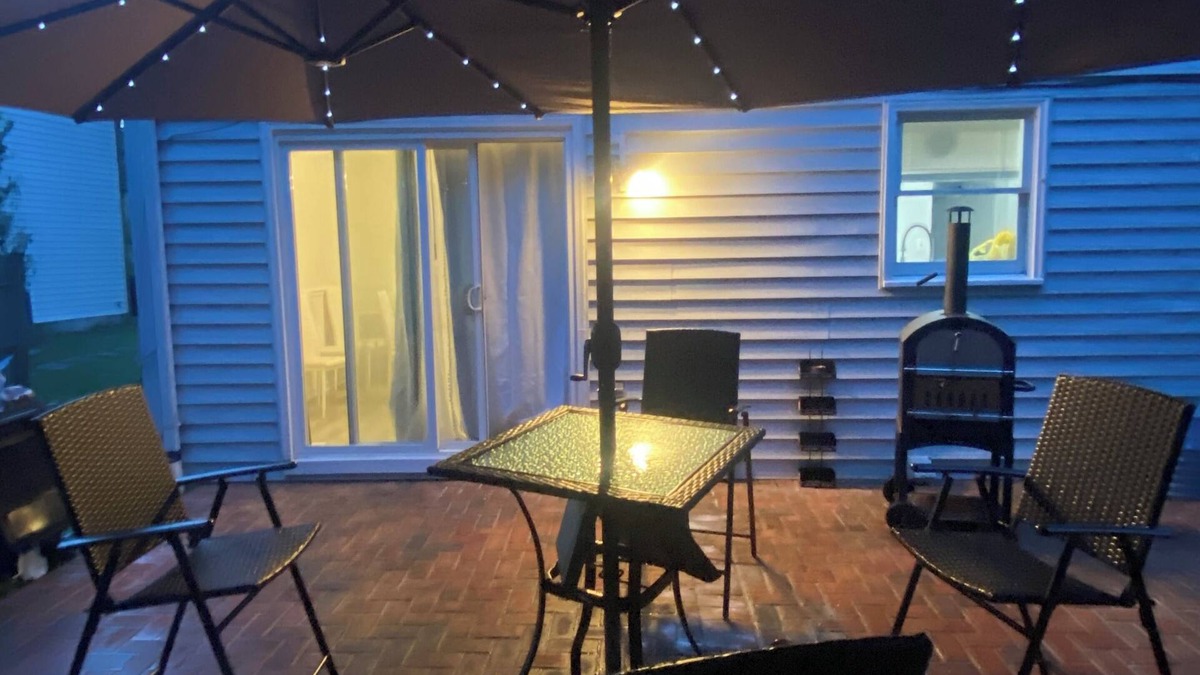 Calverton House | 4-bedroom, free parking, private entry, house in Silver Spring