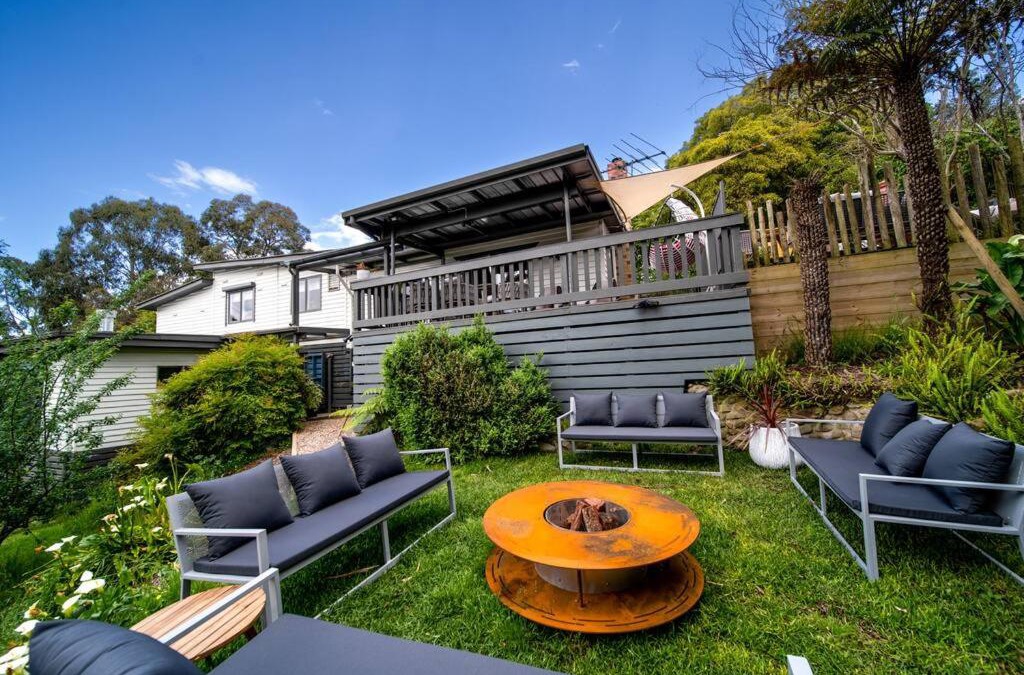 Healesville House | 4 Bedroom fun house - spa, sauna, fire pits & more