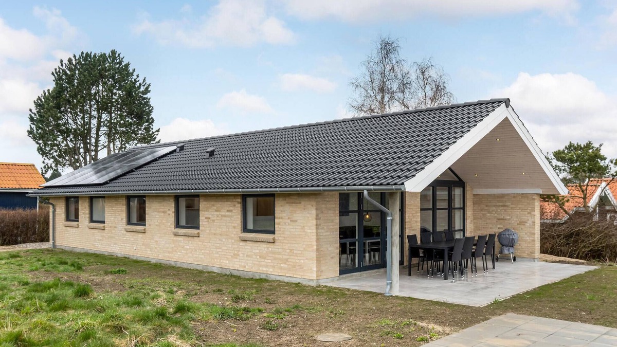 Bog By House | 4 bedroom gorgeous home in Bogø By
