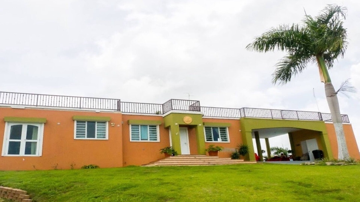 Vega Baja House | 4 BEDROOM HILLTOP VIEW HOME WITH PRIVATE POOL