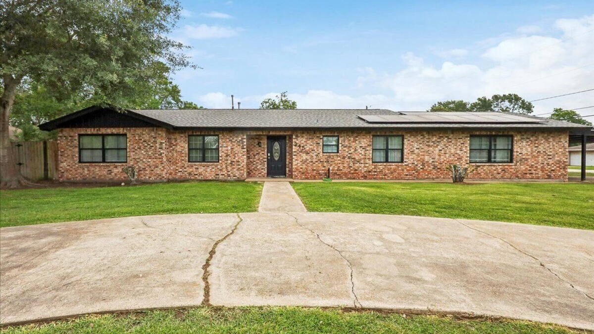 Bridge City House | 4 bedroom home in Bridge City