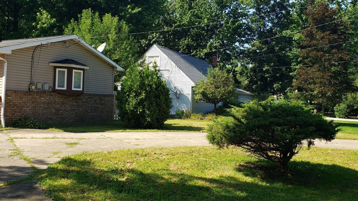 Mentor House | 4 bedroom home in the heart of a lake community min away from of lots activities