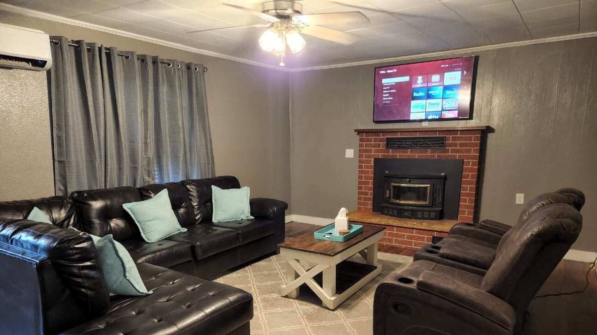 Mammoth Spring House | 4 Bedroom Home with a Jacuzzi Tub
