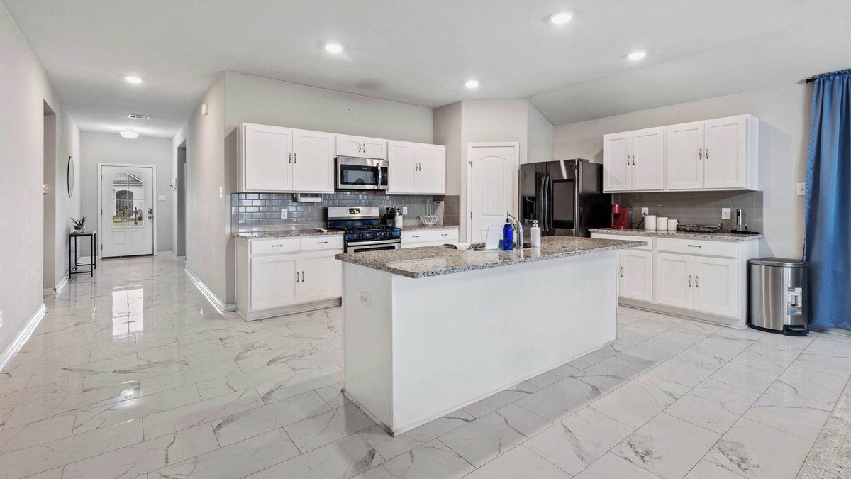Lake Charles House | 4 Bedroom Home with Hot Tub in Lake Charles