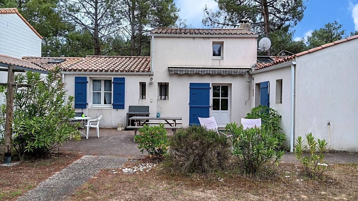 La Faute-sur-Mer House | 4-Bedroom House near Beach, Forest, Wi-Fi, 8 pax