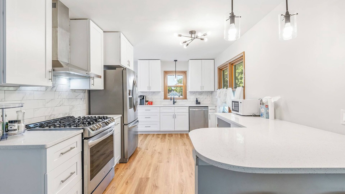 Richfield House | 4 bedroom HOUSE – 5 Minutes to MOA & AIRPORT