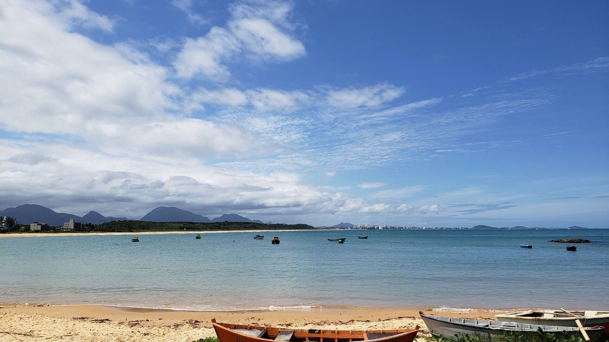 Vila Guaibura House | 4-bedroom house facing the sea in Enseada Azul