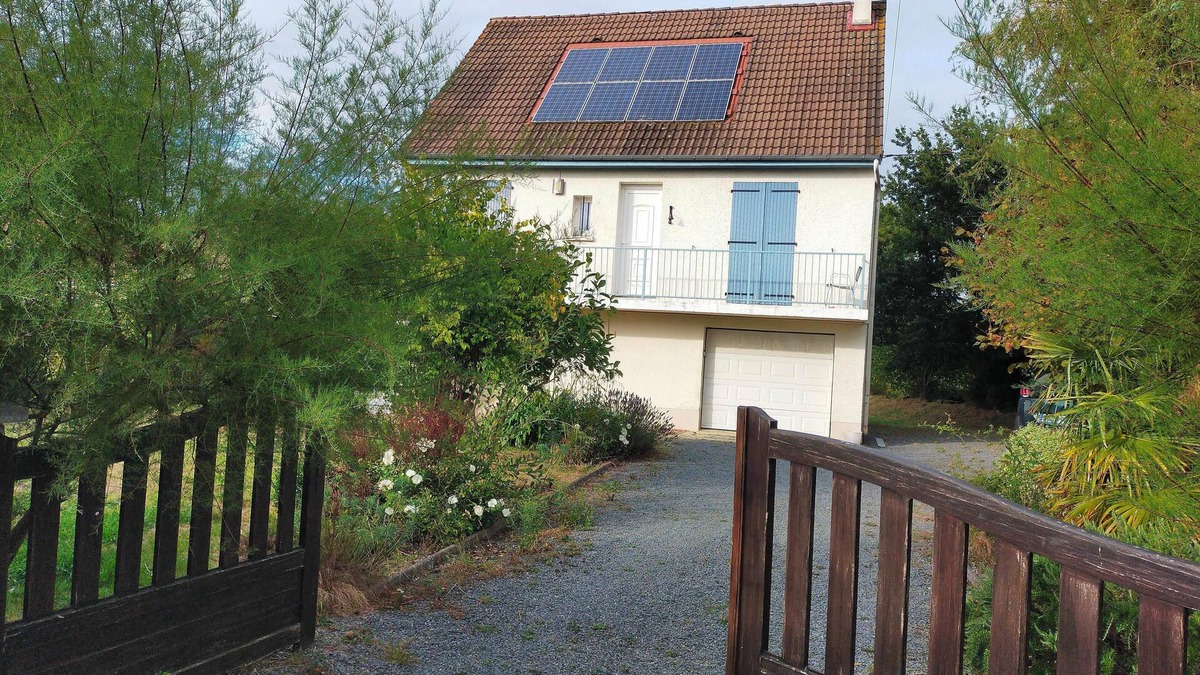 Le Molay-Littry House | 4-bedroom house in village 15 km from landing beaches