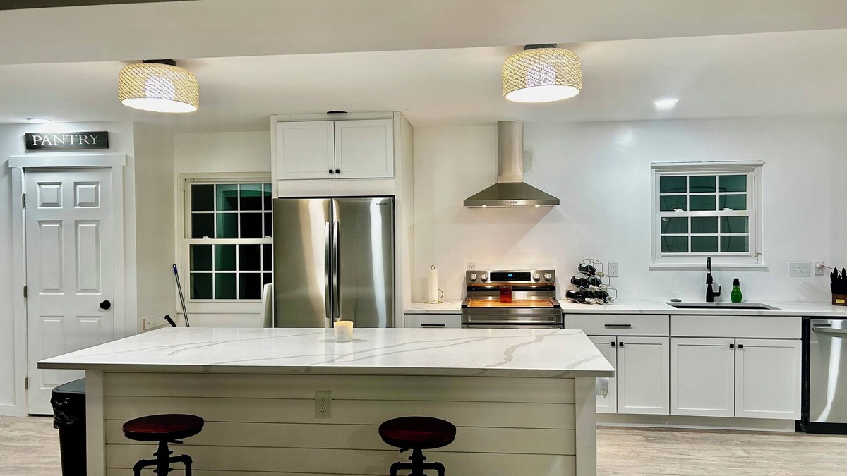 Bethel House | 4-bedroom house in Bethel with WiFi, AC. On 6 acres Next door to a winery!