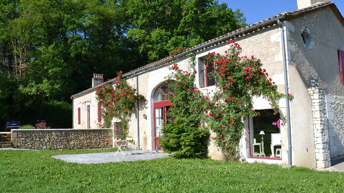 Pomport House | 4-bedroom house in charming Pomport with WiFi, AC. Book your stay now