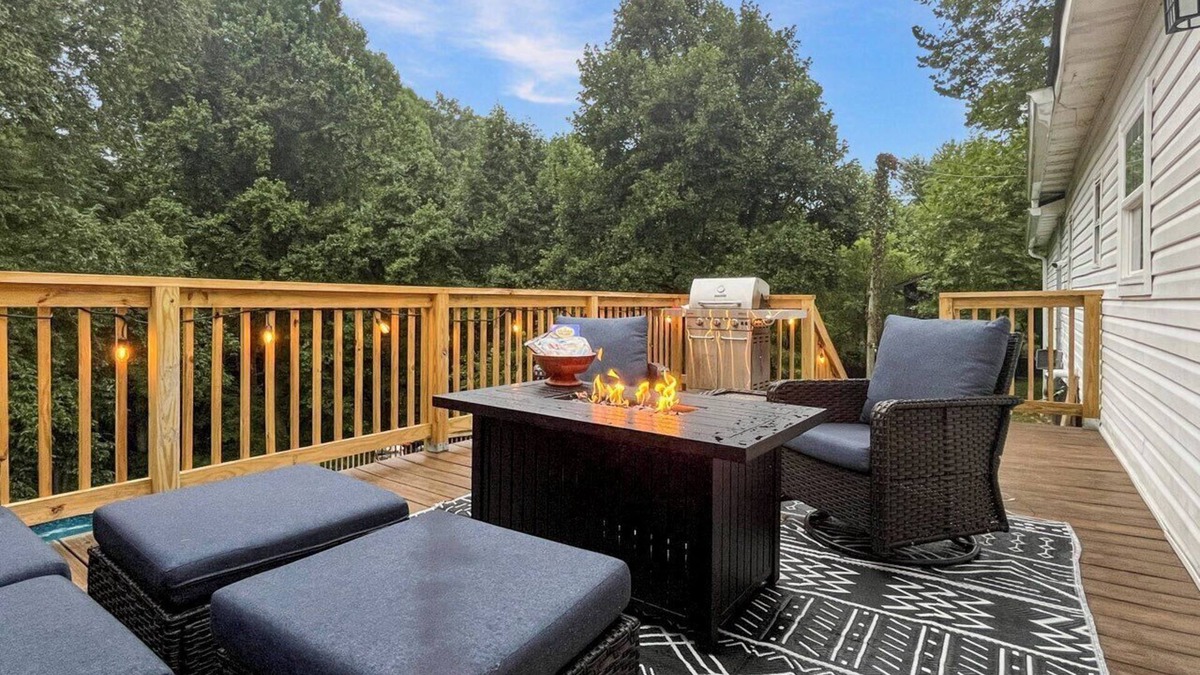 Eccles House | 4-bedroom house in charming Beckley with AC, relaxing back porch, pet friendly