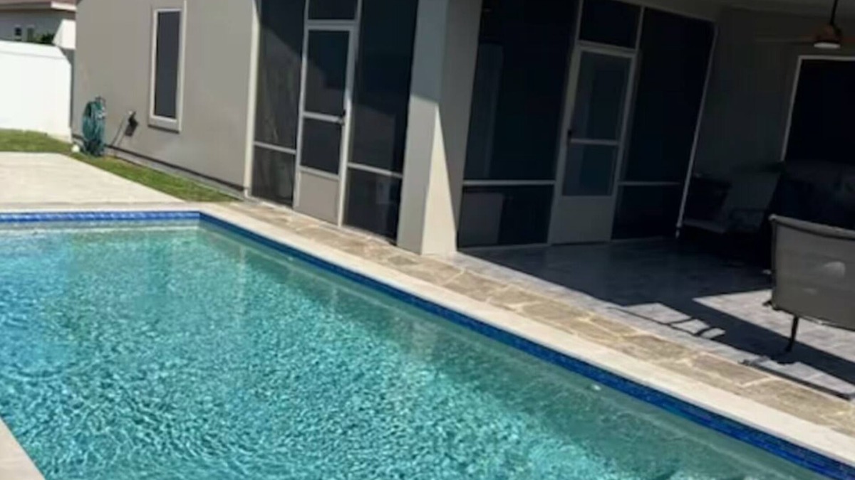 Laredo House | 4-bedroom house in charming Laredo with Pool,WiFi, AC. Book now