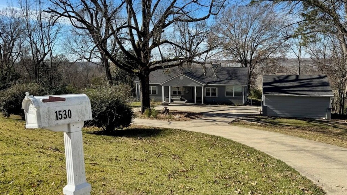 Vicksburg House | 4-bedroom house in historic Vicksburg with AC, WiFi, Pet friendly.