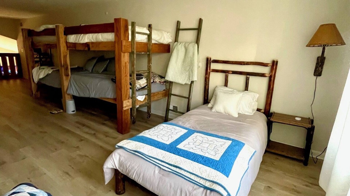 Benezette House | 4-bedroom house in lovely Benezette with AC, WiFi. Enjoy your stay