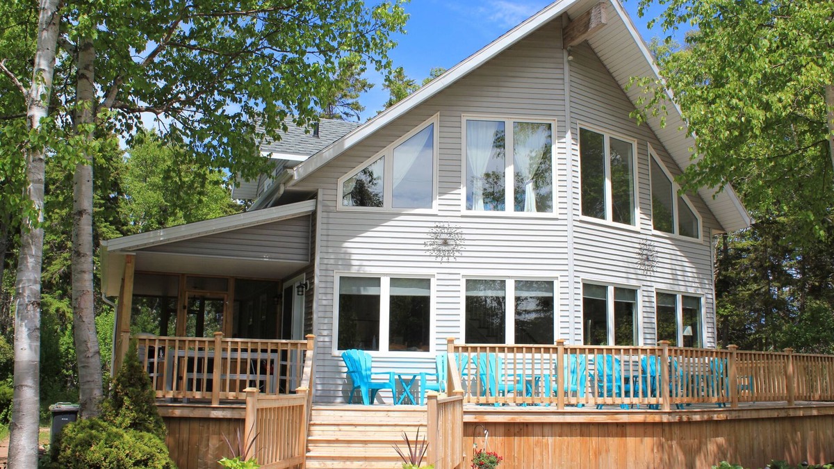 Stanhope Cottage | 4-bedroom house in Stanhope - walk to the beach!