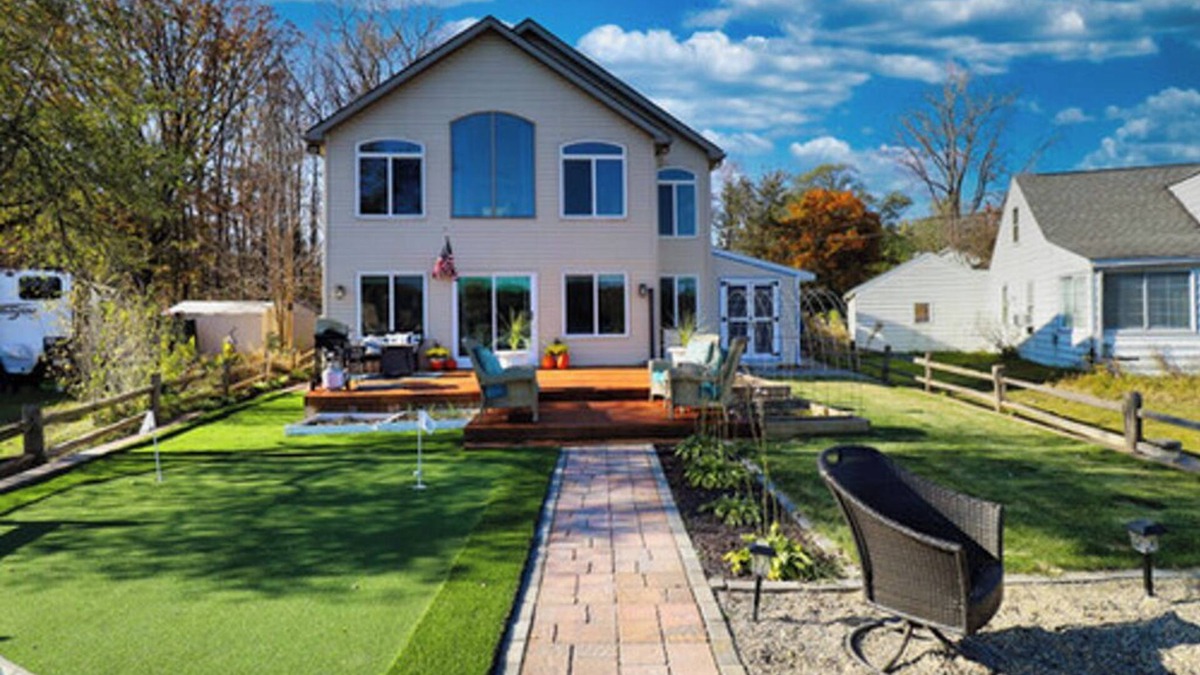 Brighton House | 4-bedroom house on Ore Lake in Brighton, MI.