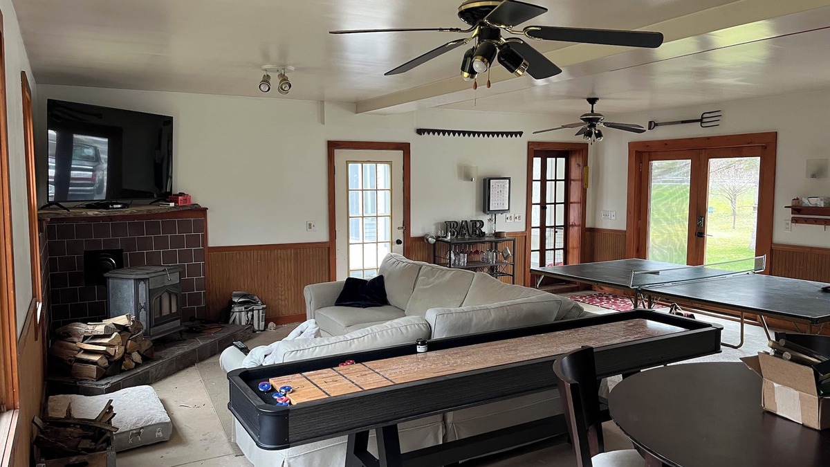 Mount Holly House | 4 Bedroom House on the Mill River with Game Room - 10 Minutes from Okemo