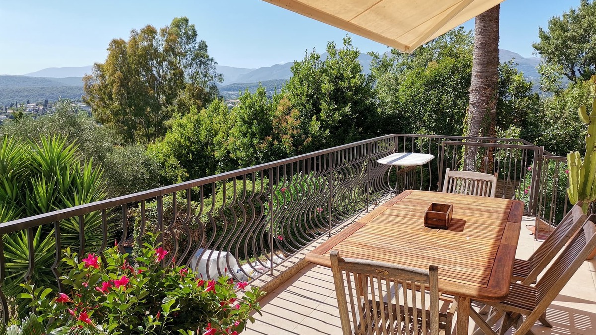 Cagnes-sur-Mer House | 4 bedroom house, Panoramic view of the Saint Paul de Vence region
