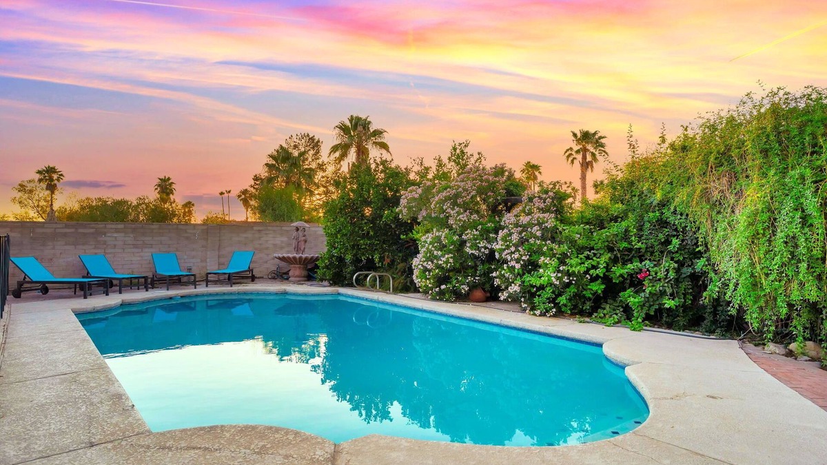 Tucson House | 4-bedroom house sleeps 10 in East Tucson with Pool and Game room,