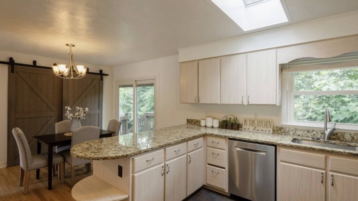 Charlottesville House | 4 bedroom house close by UVA and wineries and barracks Rd shopping center