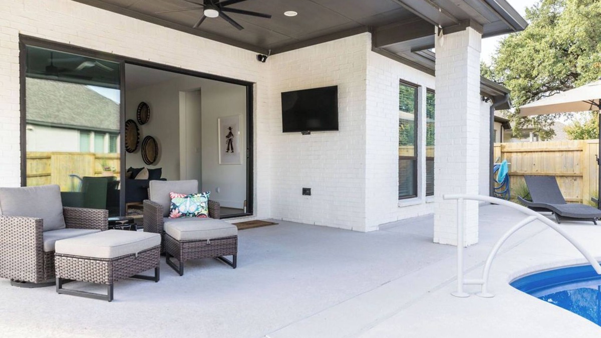 Kyle House | 4-bedroom house with Pool and Putting Green in Hill Country