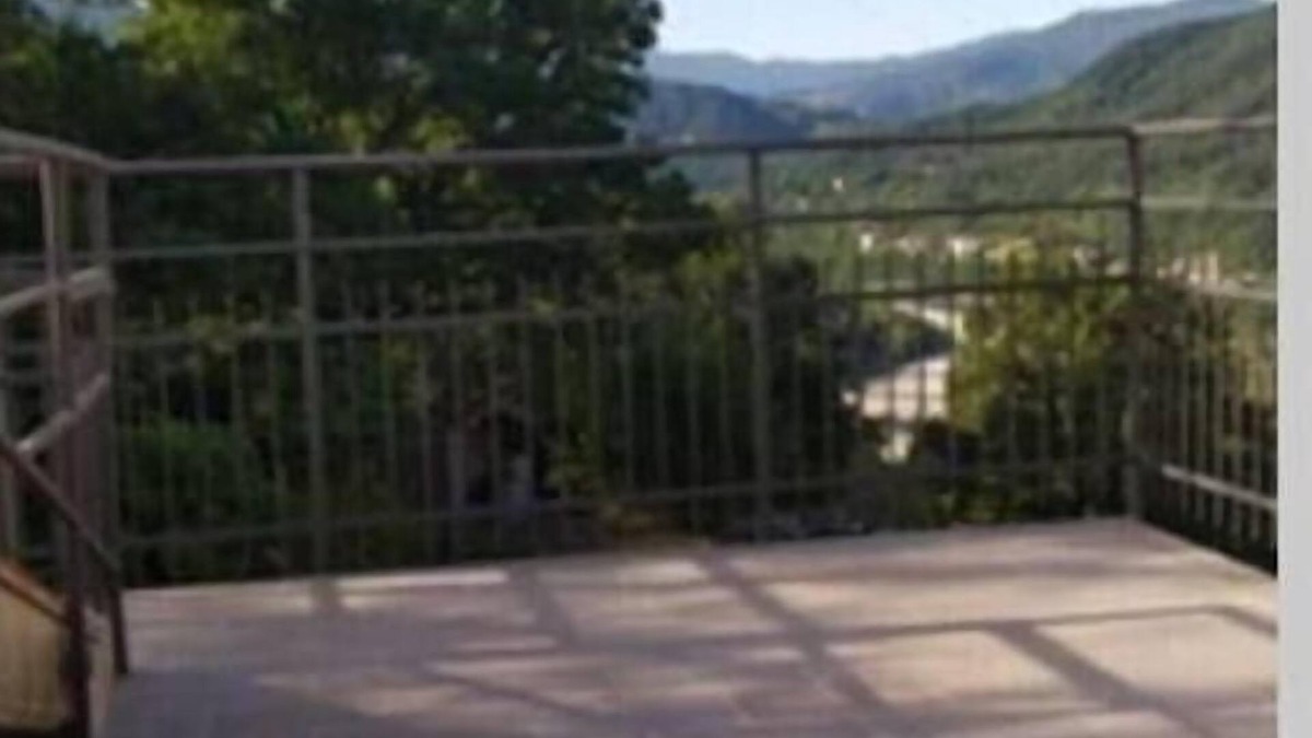 Valmozzola House | 4 Bedroom Private vacation home in Valmozzola Station