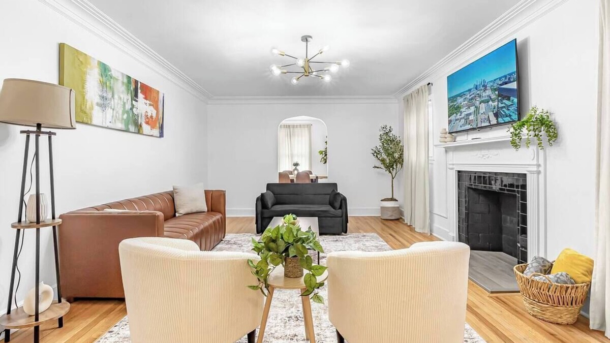 Mountain Island House | 4 Bedroom King bed 7 Min to Uptown 10Min to Airport
