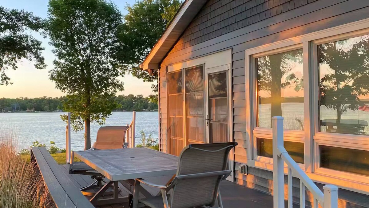 Faribault Cabin | 4-bedroom Lake cabin on Roberds Lake with WiFi, AC. Close to Faribault.