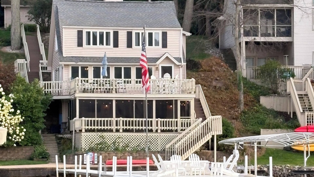 Angola House | 4-bedroom lake front house on fantastic lake James.