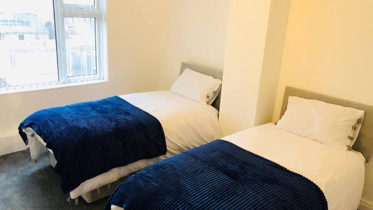 Loughborough House | 4 Bedroom Lovely home in Loughborough town & Uni