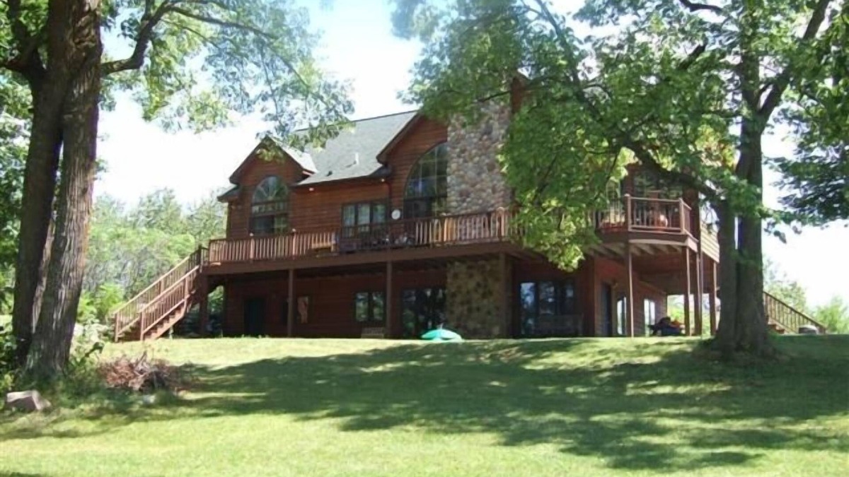 Remer House | 4- Bedroom Luxury on Two Lakes and 32 Private Acres