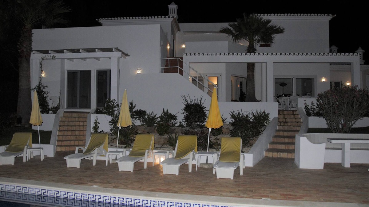 Ferragudo House | 4 bedroom luxury villa with sea views near the beach