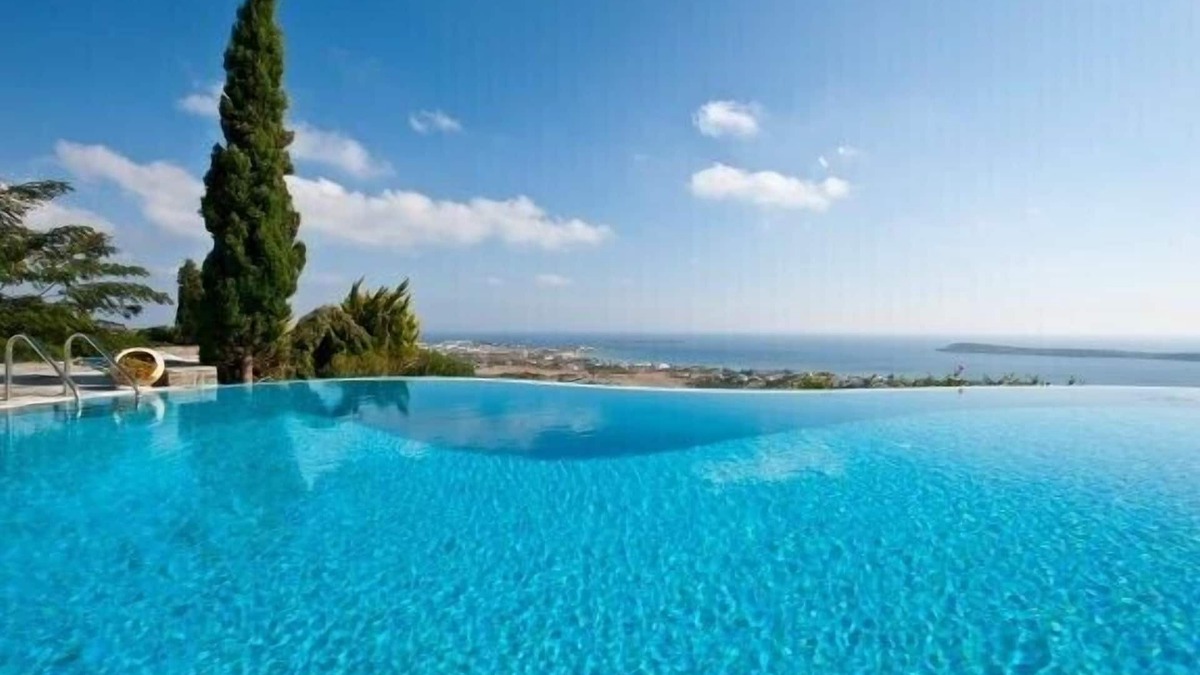 Drios Villa | 4 bedroom luxury villa with pool and amazing sea views