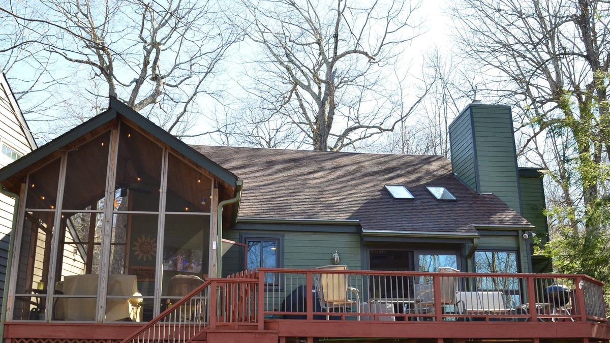 Nellysford Cabin | 4 Bedroom mountain cabin in the relaxing Wintergreen Resort with AC & Fireplace