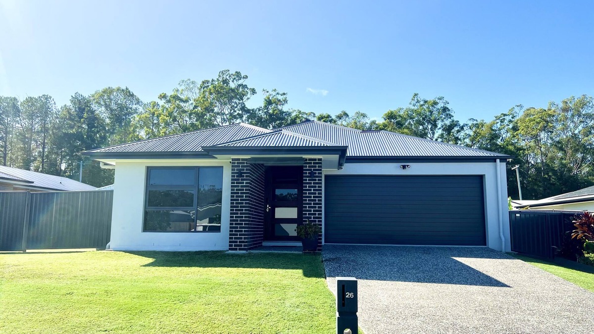Landsborough House | 4 Bedroom Modern Home