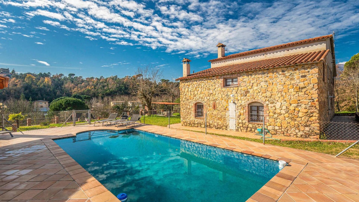 Gualba de Dalt House | 4 bedroom nice home in Riells i Viabrea