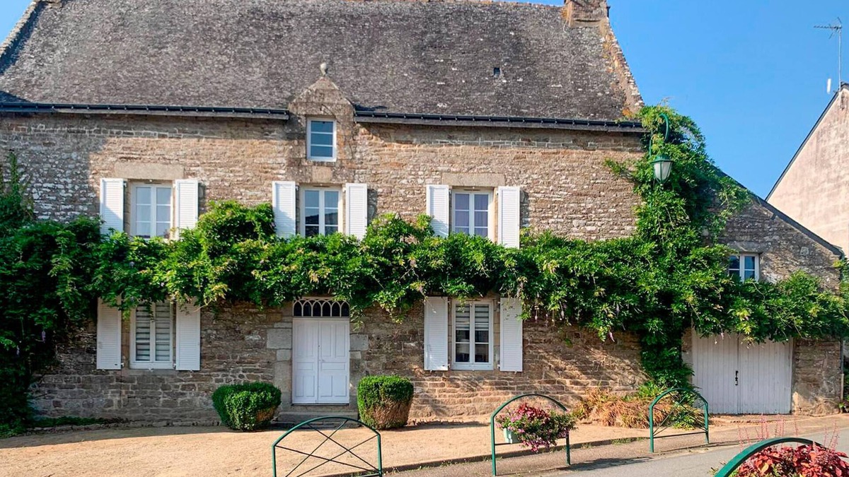 Tredion House | 4 bedroom nice home in Trédion