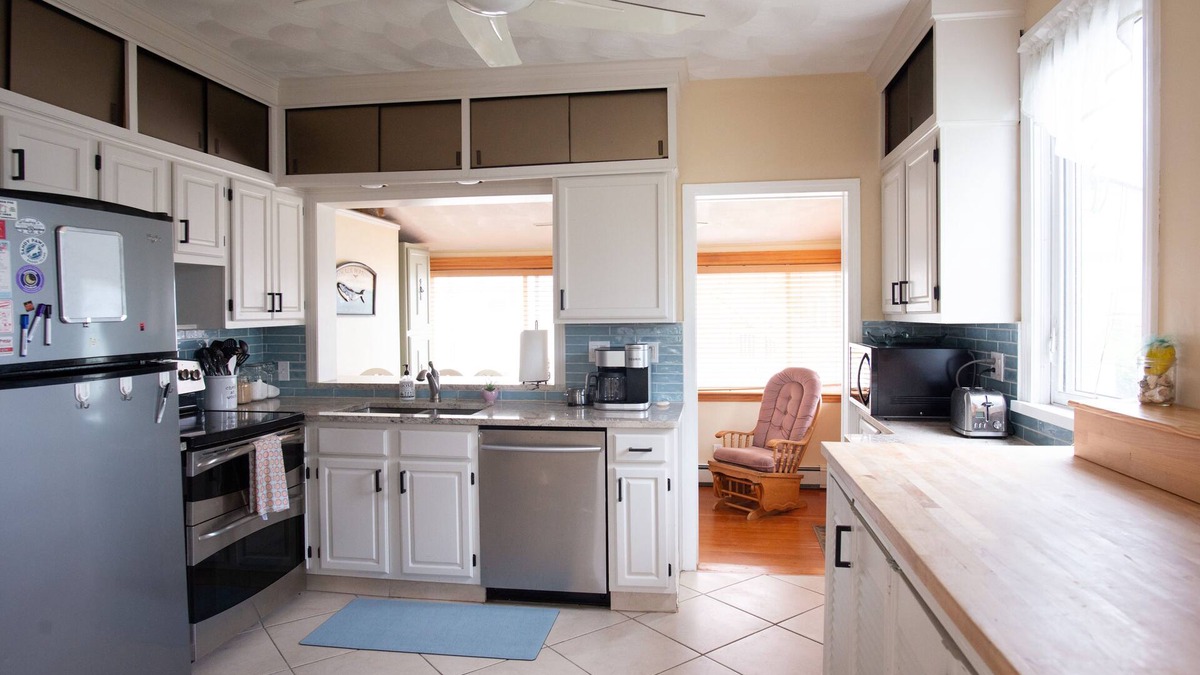 Narragansett House | 4 bedroom Ocean views-One Block To Scarborough Beach!