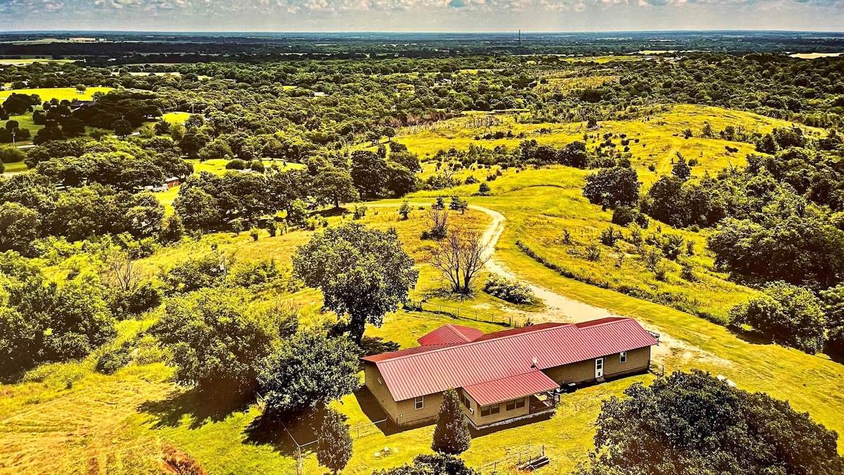 Davis House | 4 Bedroom on 15 Acres Near Crossbar Off Road Park & Turner Falls