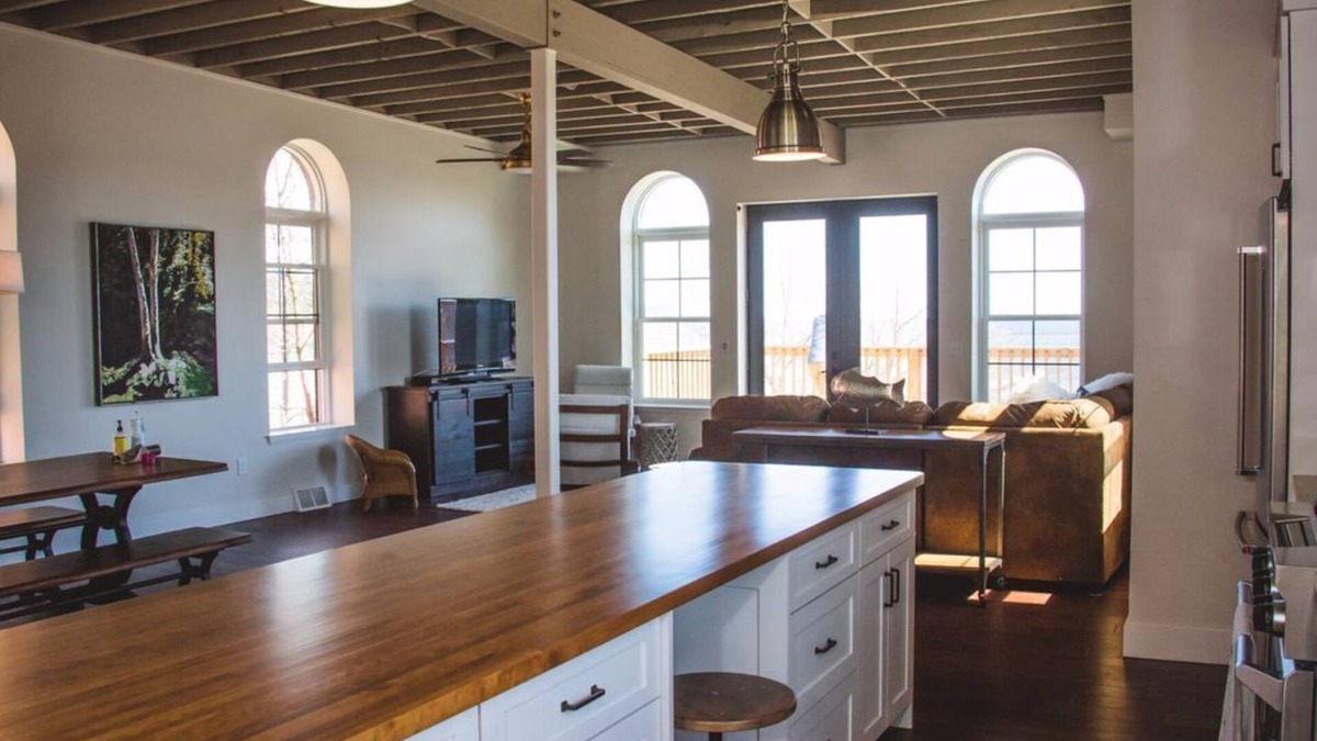 Marquette Condo | 4 Bedroom Penthouse with Lower Harbor Views in Downtown Marquette