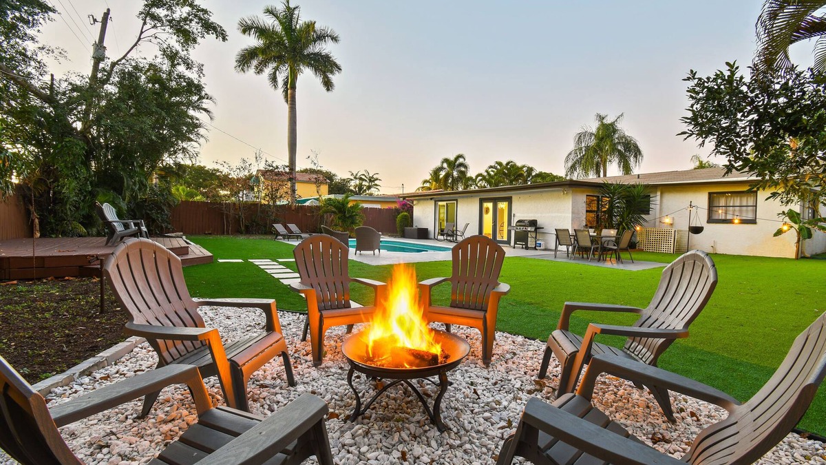 North Palm Beach House | 4 Bedroom Pool Oasis. Close to great Beaches & Baseball