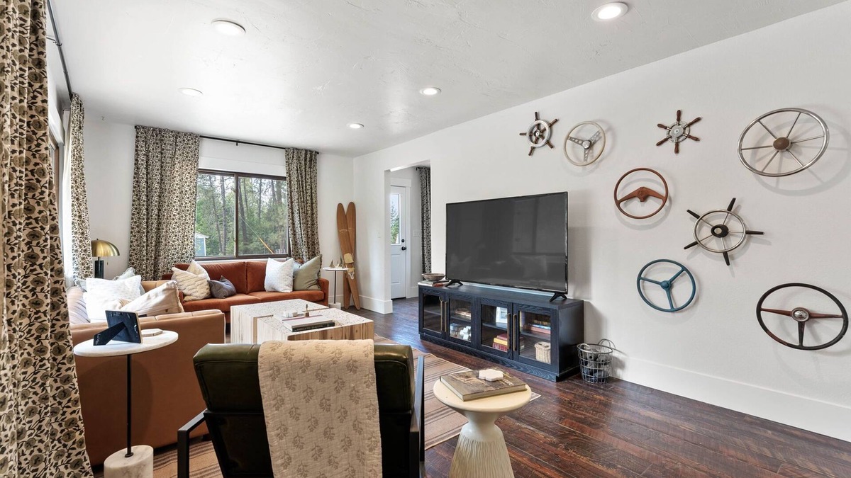 Nine Mile Falls House | 4-bedroom Private Lake House in charming Nine Mile Falls
