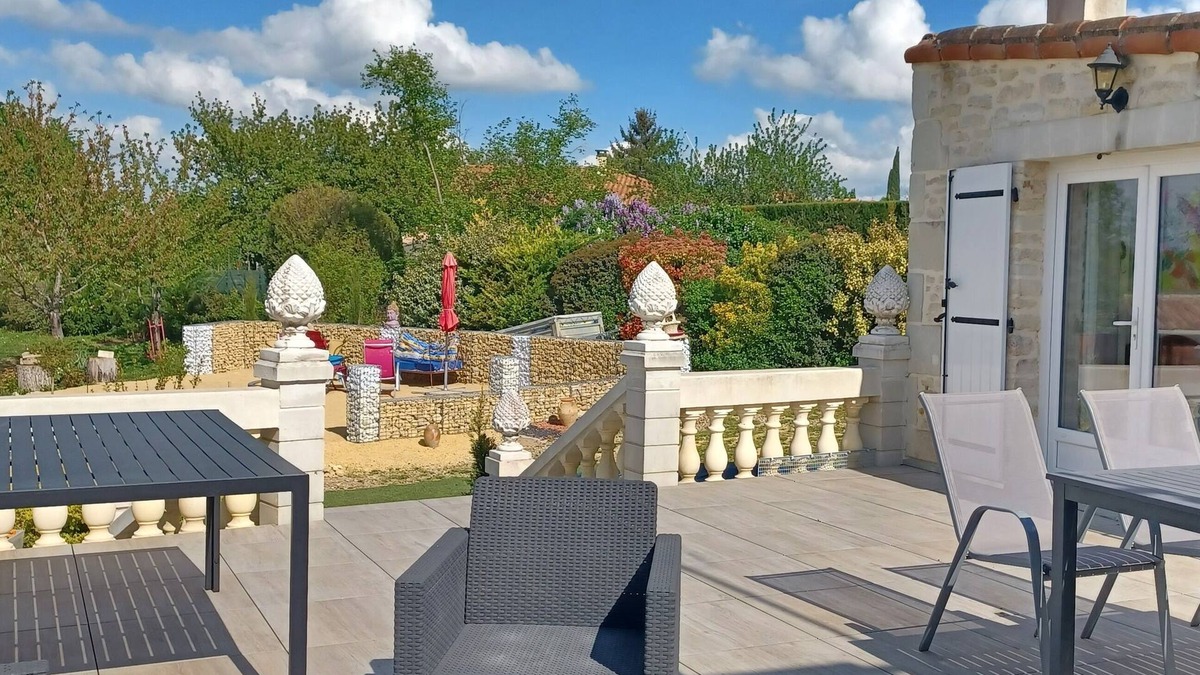Jaunay-Marigny House | 4 Bedroom Private vacation home in Jaunay-Clan