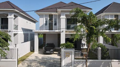Battambang Villa | 4 Bedroom Private Villa & Swimming Pool with Fitness