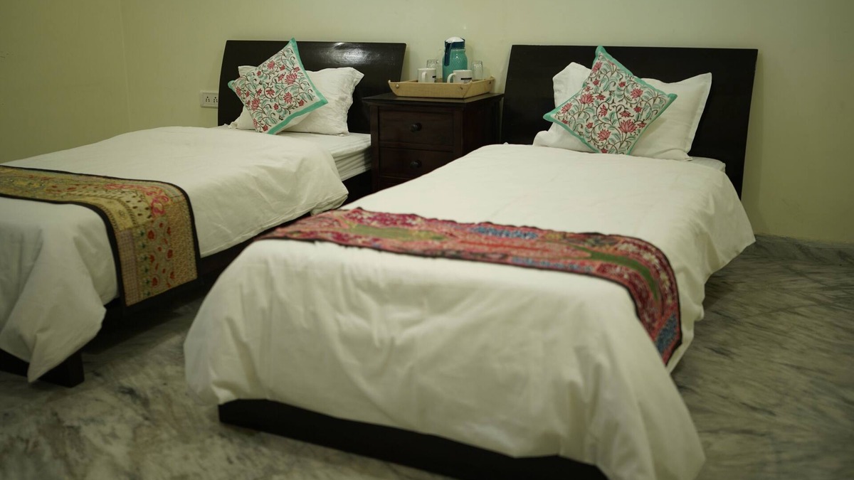 Bani Park Villa | 4 Bedroom Private Villa in city center.