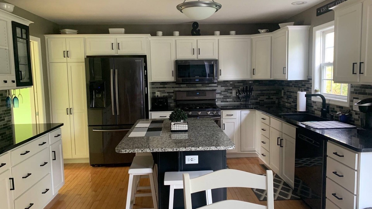 State College House | 4 Bedroom Retreat w/home gym - 3 miles from stadium, near CATA bus stop