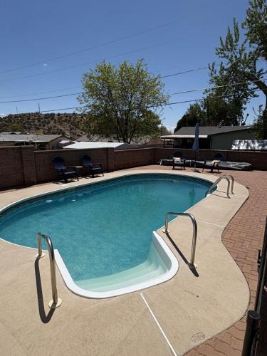 Farmington House | 4-Bedroom Retreat with Pool